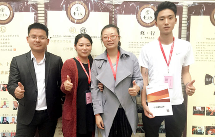 第一槍網(wǎng)組織員工參加行業(yè)內(nèi)高規(guī)格銷(xiāo)售培訓(xùn)會(huì)議